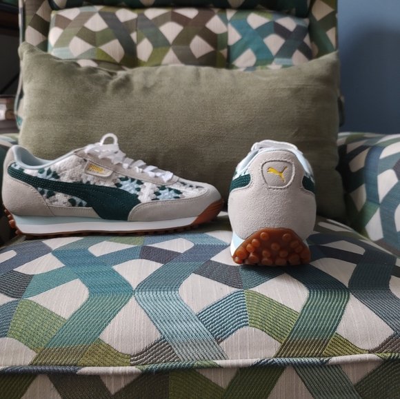 New Puma Sneakers - Picture 4 of 5